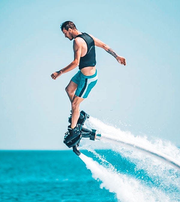 Discover Dubai’s Beautiful Skyscrapers While Making The Most Out Of Flyboarding