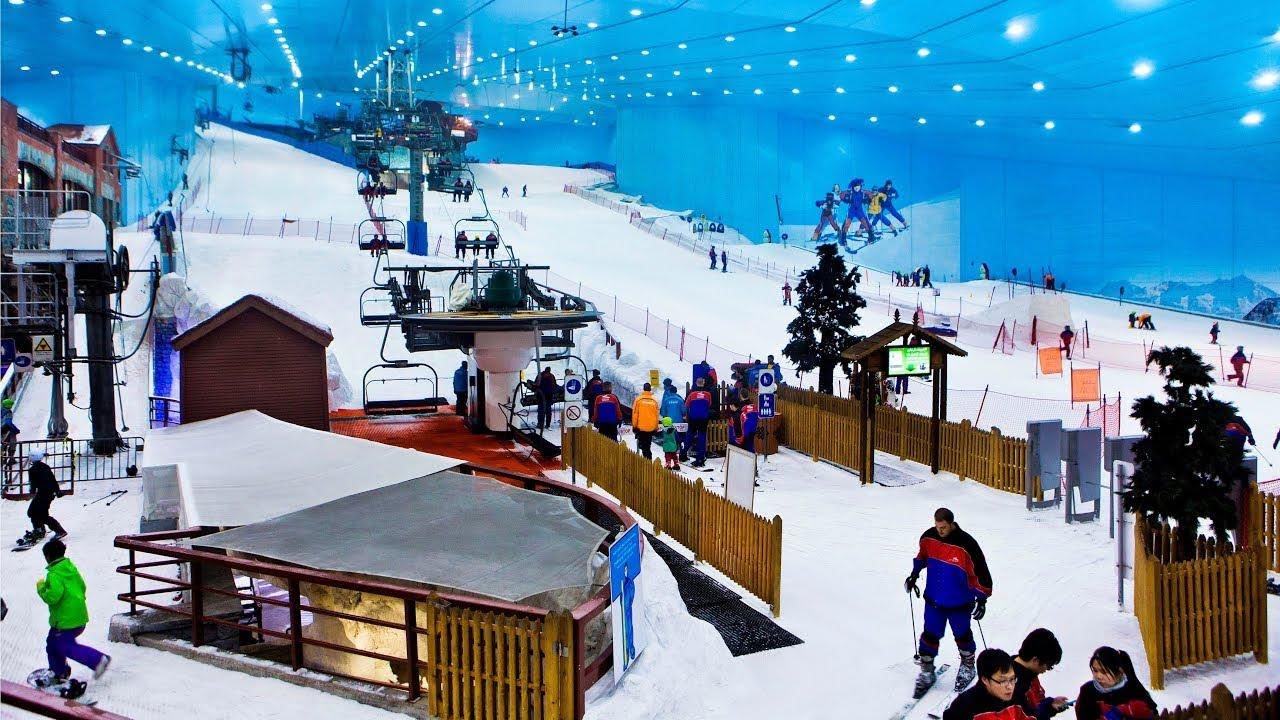 Picture of Ski Dubai, the Dubai's famous indoor ski resort in the Mall of the Emirates.
